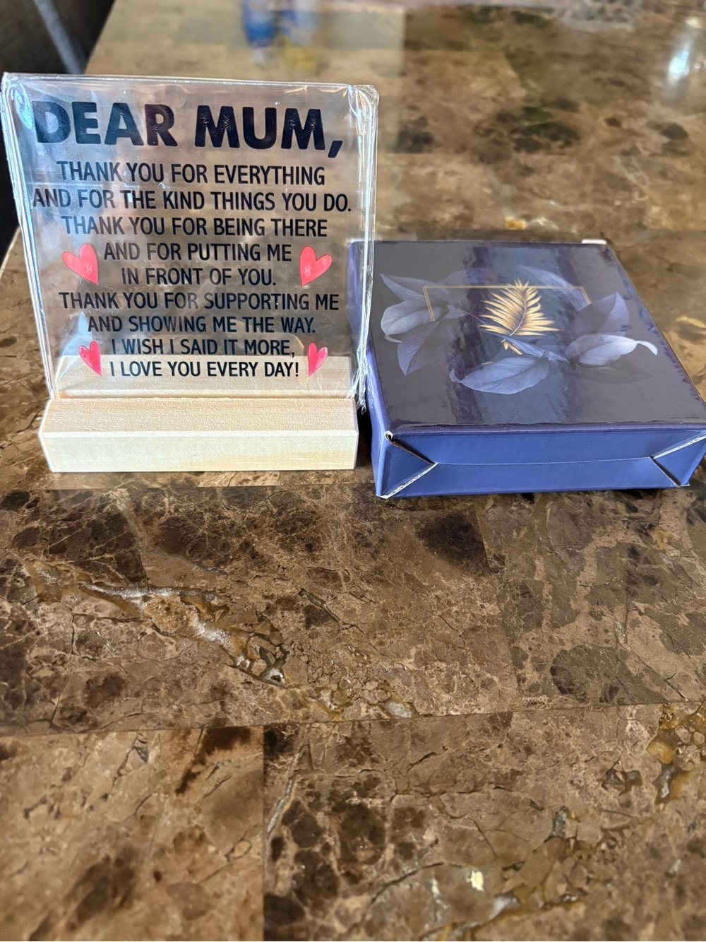 Dear Mum NWT Acrylic Sentiment Plaque with Wooden Stand - Pink Hearts 4”X4” - Picture 2 of 6